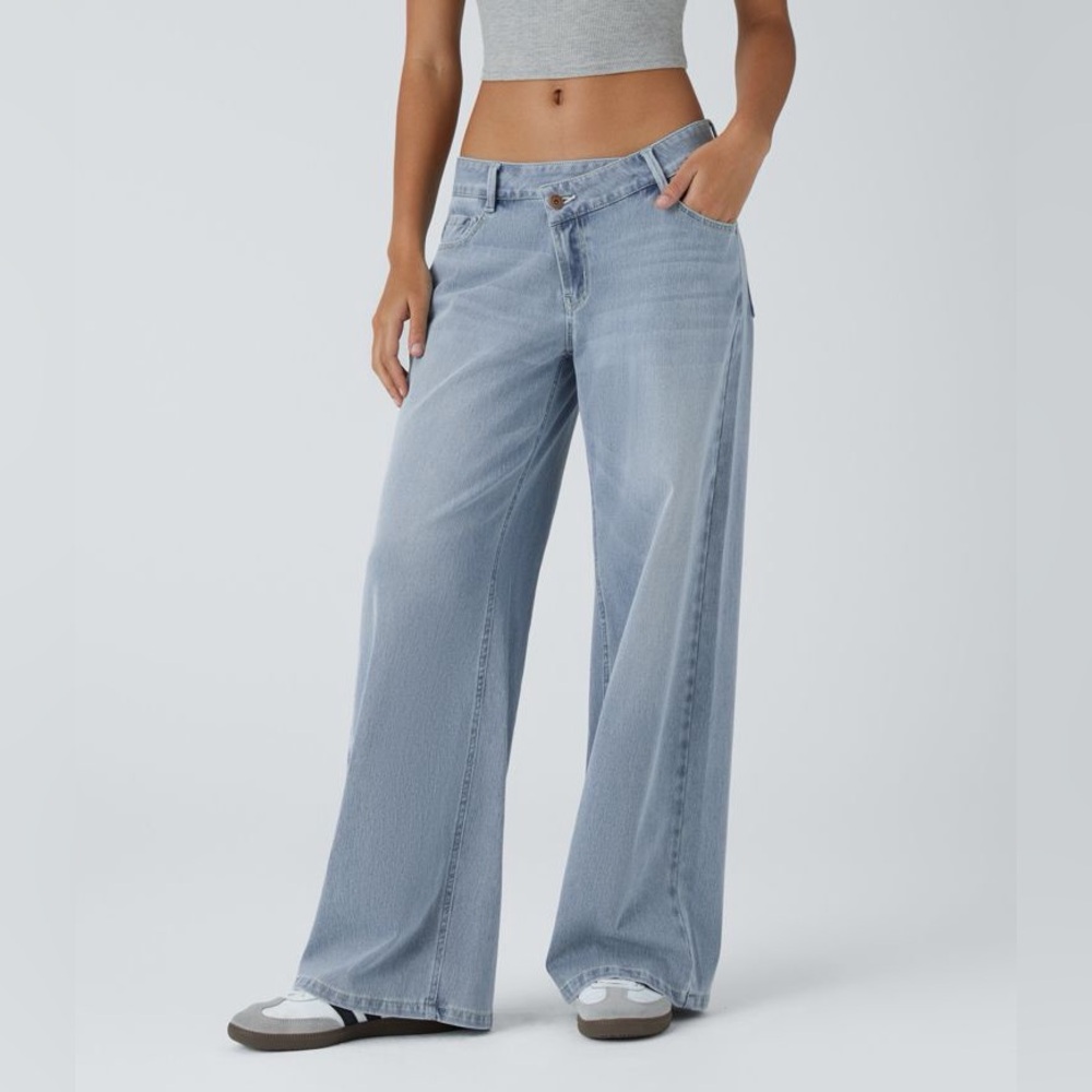 Halara Flex Asymmetric Low Rise Zipper Pockets Baggy Wide Leg light wash small - Picture 2 of 11